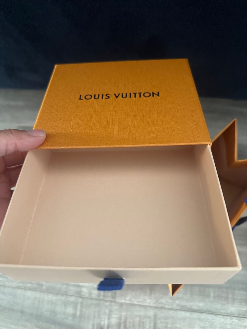 Louis Vuitton Box and shopping Bag Set - Picture 2 of 5